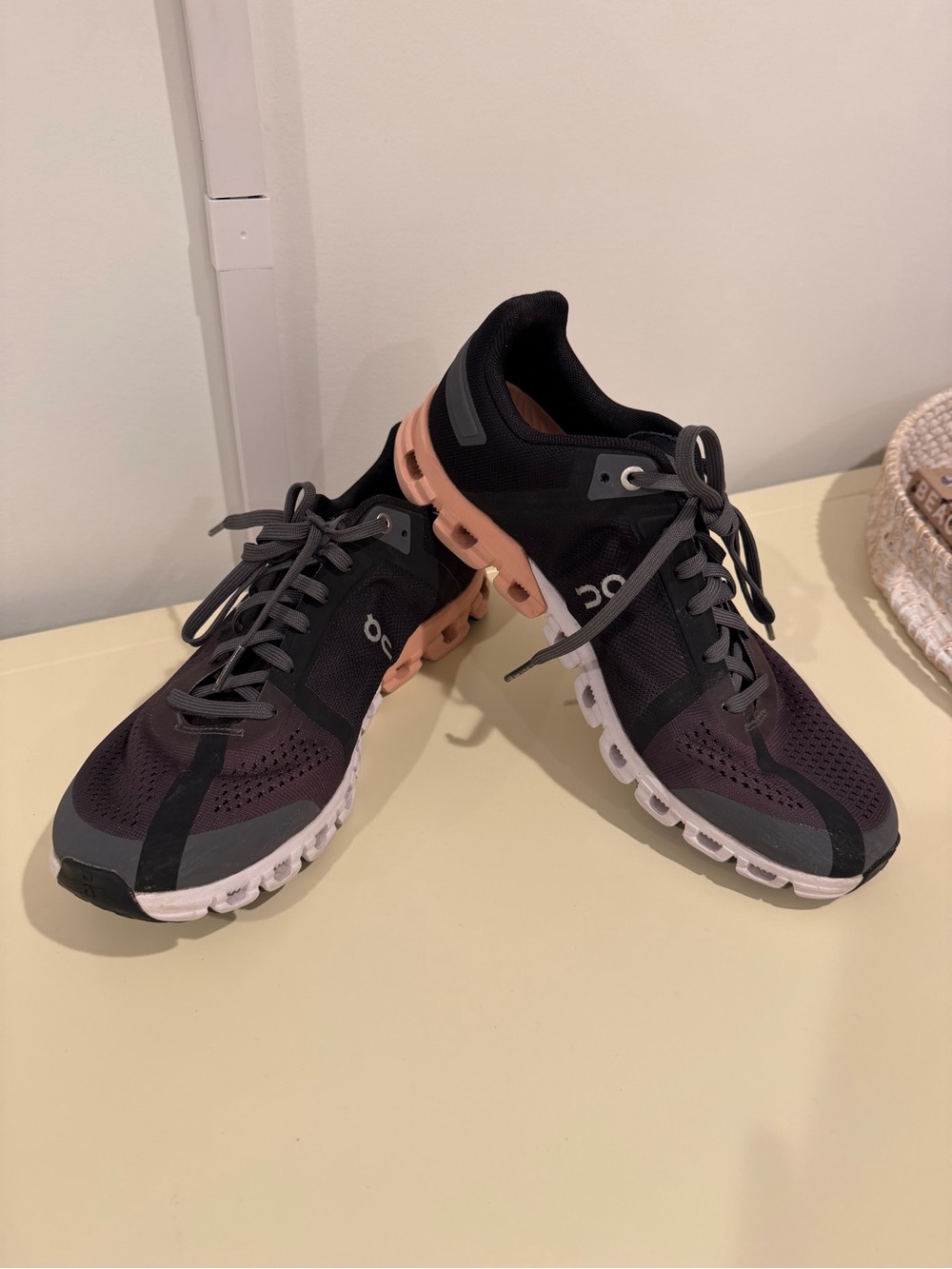On Cloudflow Running Shoes Black and Rose - size 9.5